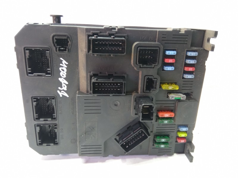 Recambio de caja reles / fusibles para peugeot 206+ básico referencia OEM IAM 1650882680 9657999780 