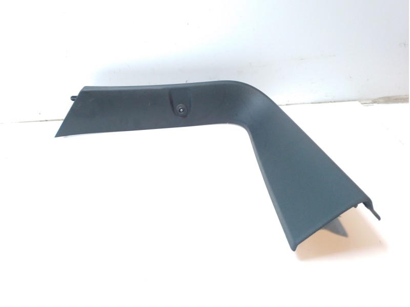 Recambio de molduras traseras para volvo xc 40 business plus awd referencia OEM IAM 31462092  