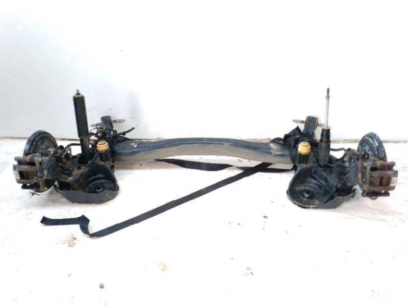 Recambio de puente trasero para peugeot 3008 referencia OEM IAM 9833974880  