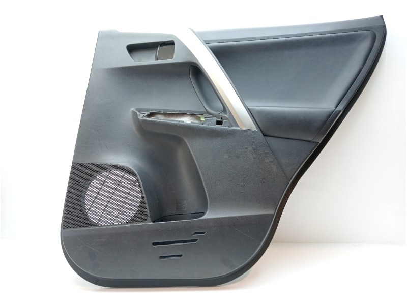 Recambio de guarnecido puerta trasera derecha para toyota rav 4 active referencia OEM IAM 6763042550C1  