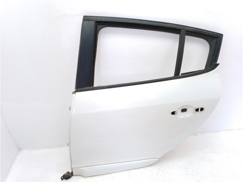 Recambio de puerta trasera izquierda para renault megane iii berlina 5 p dynamique referencia OEM IAM 821010108R  