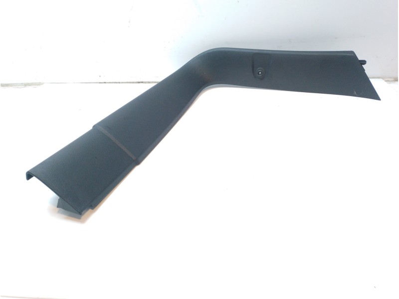 Recambio de molduras traseras para volvo xc 40 business plus awd referencia OEM IAM 30747057  