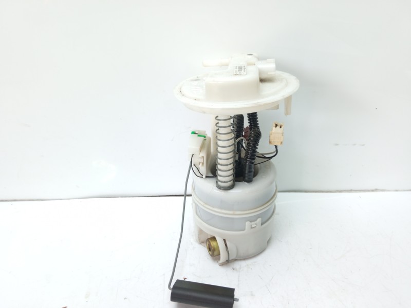 Recambio de bomba combustible para renault clio iii 1.2 16v referencia OEM IAM 8200727740  