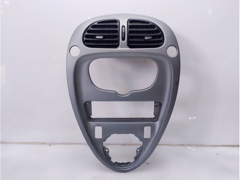 Recambio de molduras delanteras para citroën xsara picasso 1.8 16v referencia OEM IAM 8203TY  