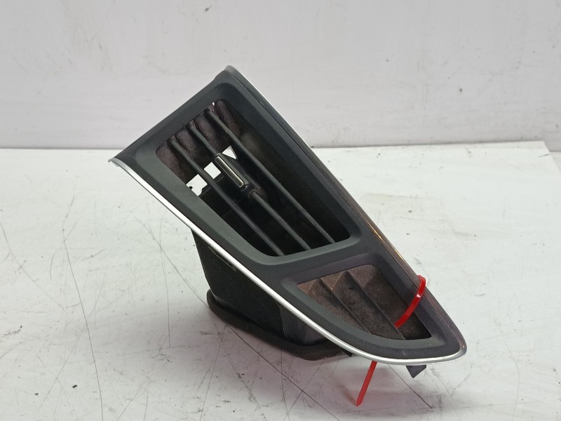 Recambio de rejilla aireadora para ford focus turn. (cb8) titanium referencia OEM IAM 1940263  