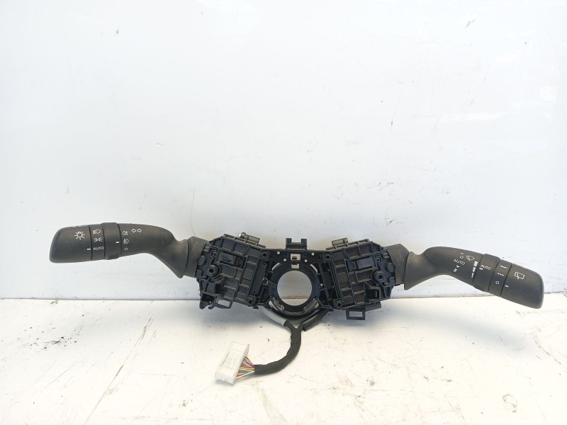 Recambio de mando multifuncion para toyota yaris active referencia OEM IAM 8431902010  