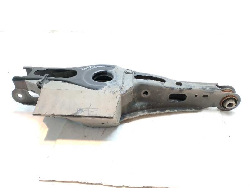Recambio de brazo suspension inferior trasero derecho para toyota rav 4 executive hybrid referencia OEM IAM 4873042060  