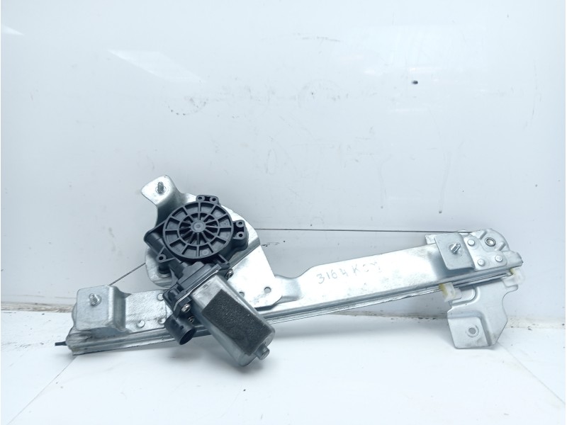 Recambio de elevalunas delantero derecho para dacia duster ambiance 4x2 referencia OEM IAM 807206838R  