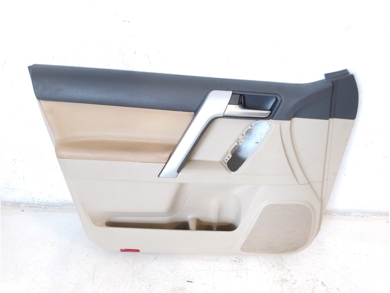 Recambio de guarnecido puerta delantera izquierda para toyota land cruiser (j15) limited referencia OEM IAM 676206A640E1  