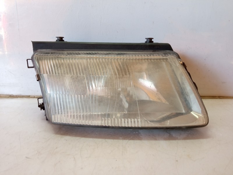 Recambio de faro derecho para volkswagen passat berlina (3b2) comfortline referencia OEM IAM 14742600  