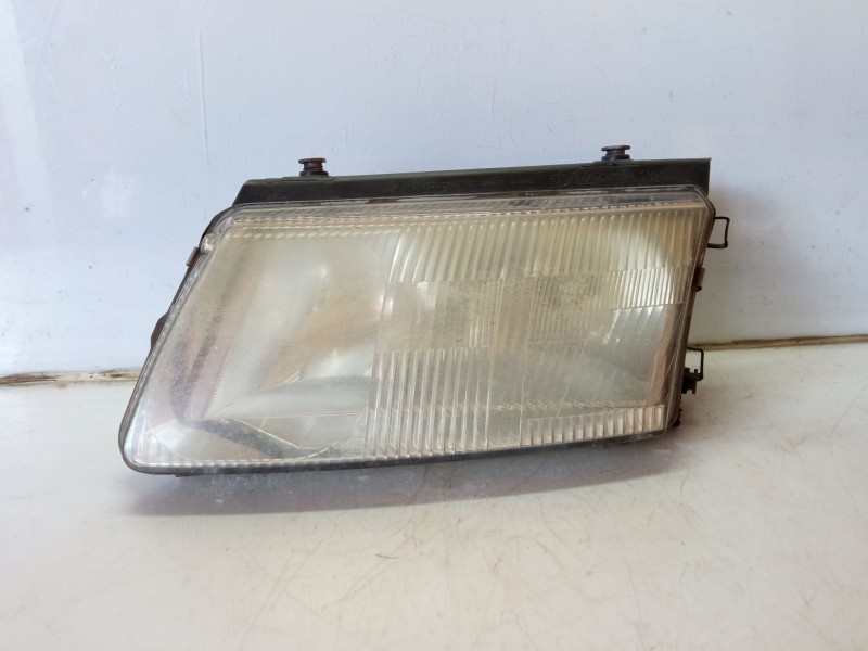 Recambio de faro izquierdo para volkswagen passat berlina (3b2) comfortline referencia OEM IAM 14742500  