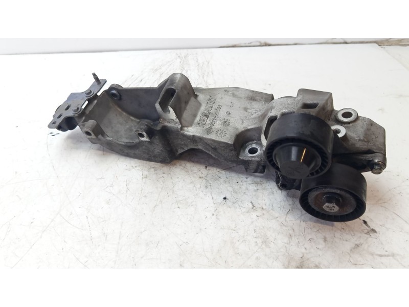 Recambio de soporte alternador para renault megane ii berlina 3p referencia OEM IAM 8200527320  8200533583