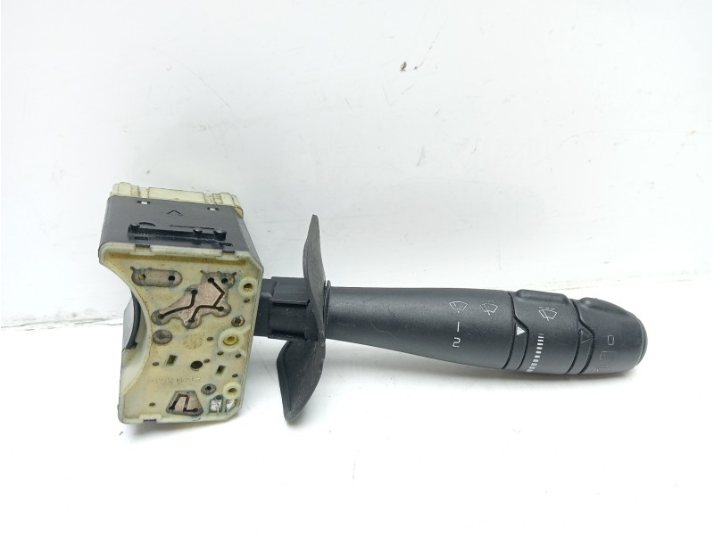 Recambio de mando limpia para dacia sandero 1.2 16v cat referencia OEM IAM 8200792584  