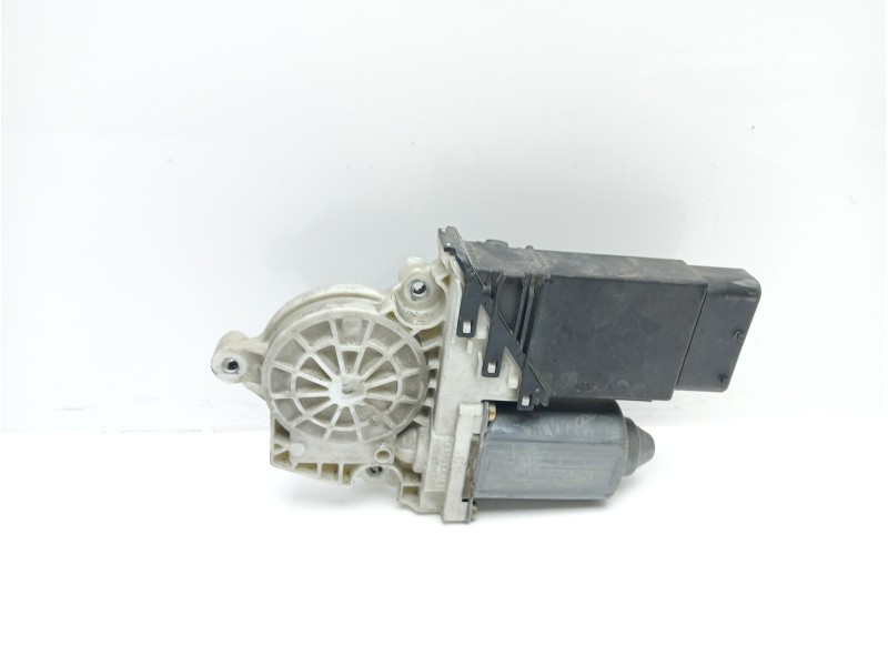 Recambio de motor elevalunas delantero izquierdo para volkswagen golf iv berlina (1j1) básico referencia OEM IAM 101387100 10117
