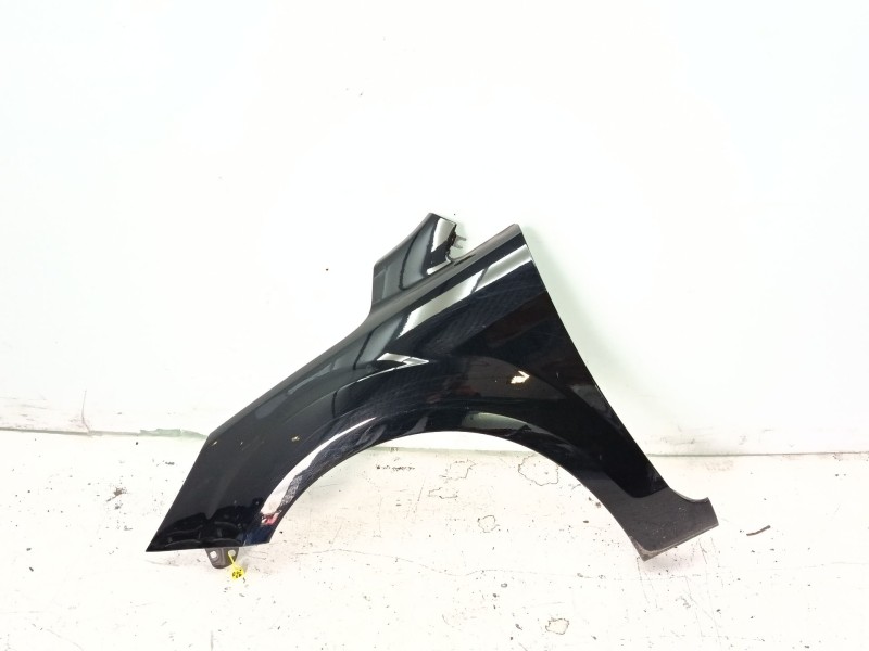 Recambio de aleta delantera izquierda para ford focus lim. (cb4) referencia OEM IAM 1521597  