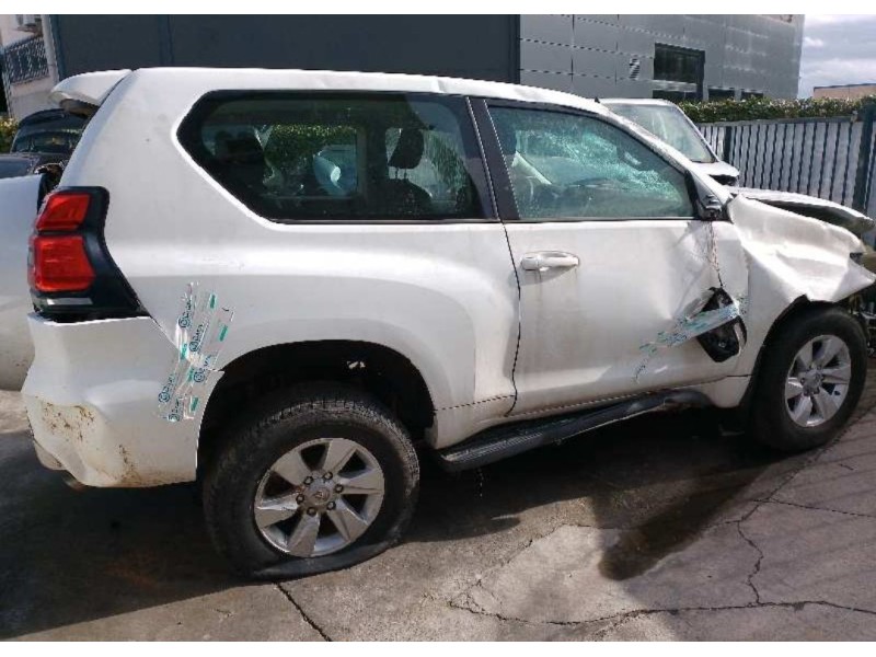 Recambio de carroceria para toyota land cruiser (j15) referencia OEM IAM 6016260B40 6016160B80 