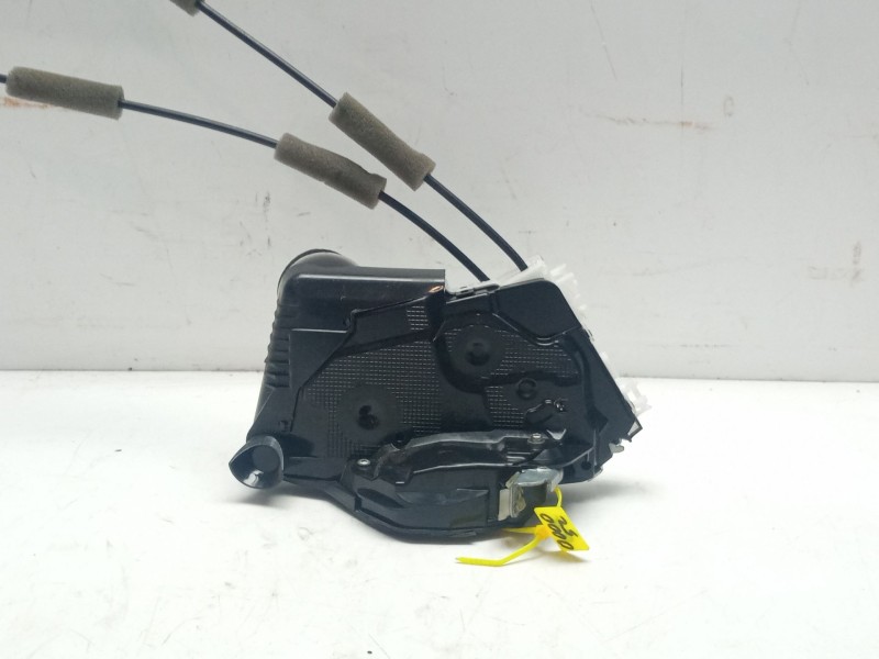 Recambio de cerradura puerta delantera derecha para toyota yaris referencia OEM IAM 69030K0040  