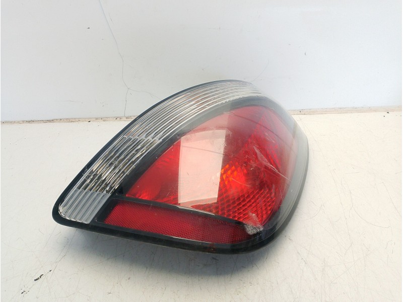 Recambio de piloto trasero derecho para kia rio ii (jb) 1.4 16v referencia OEM IAM 924021G210  