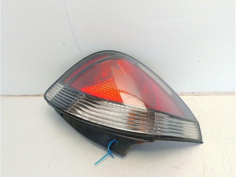 Recambio de piloto trasero izquierdo para kia rio ii (jb) 1.4 16v referencia OEM IAM 924011G210  
