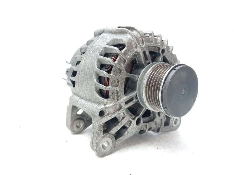 Recambio de alternador para renault clio iv dynamique referencia OEM IAM 231007865R  