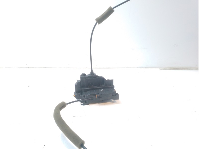 Recambio de cerradura puerta delantera derecha para renault master kasten referencia OEM IAM 805020009R  