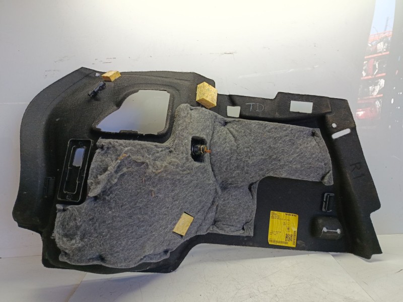 Recambio de molduras traseras para volvo xc 40 business plus awd referencia OEM IAM 31440891  