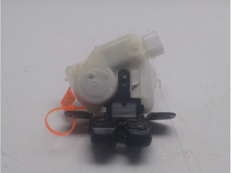 Recambio de cerradura maletero / porton para toyota yaris referencia OEM IAM 6935002090  