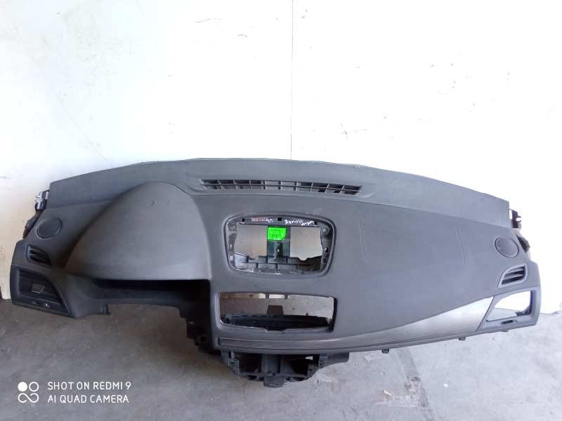 Recambio de salpicadero para renault megane iii sport tourer dynamique referencia OEM IAM 681000020R  