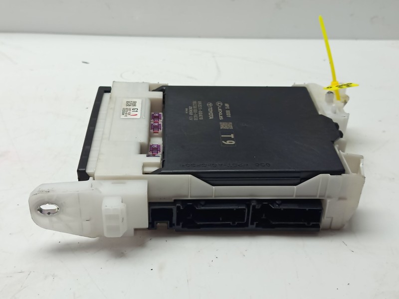 Recambio de caja reles / fusibles para toyota yaris referencia OEM IAM 82730K0110 892210DA70 892200DK90