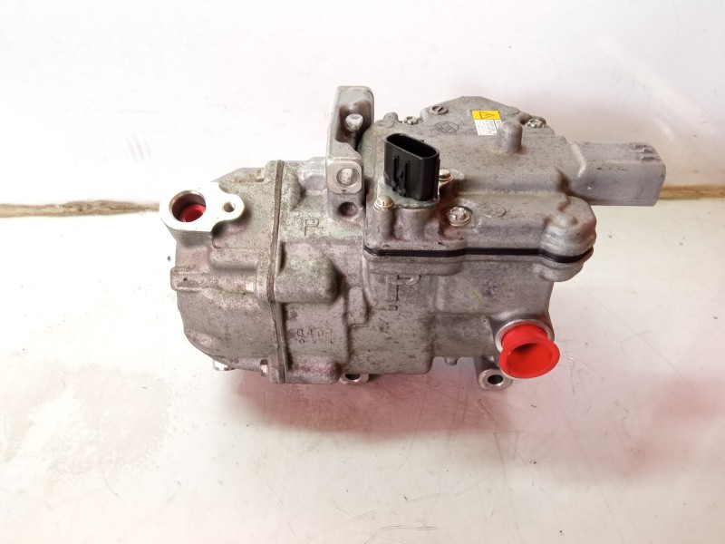 Recambio de compresor aire acondicionado para toyota yaris hsd active referencia OEM IAM 0422001330 6B03195 