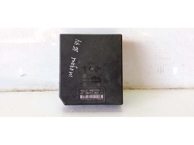 Recambio de caja reles / fusibles para renault megane iii berlina 5 p dynamique referencia OEM IAM 284B60008 8229219872 284B6000