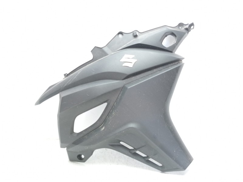 Recambio de moldura para suzuki v-strom 650 referencia OEM IAM 9441328K0  