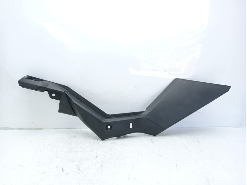 Recambio de moldura para suzuki v-strom 650 referencia OEM IAM 4711128K  