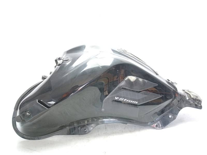 Recambio de deposito combustible para suzuki v-strom 650 referencia OEM IAM 4410028KF0  