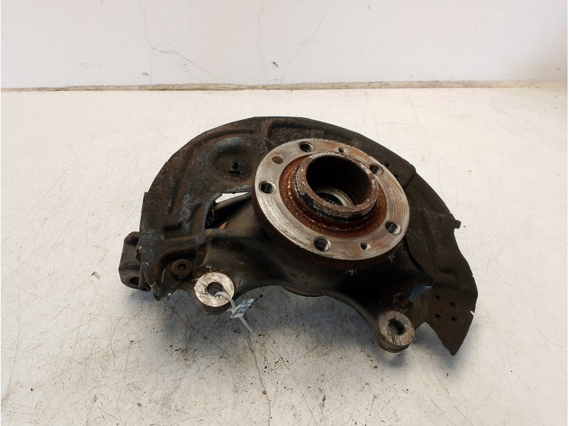 Recambio de mangueta delantera derecha para peugeot 3008 referencia OEM IAM 1647857080  