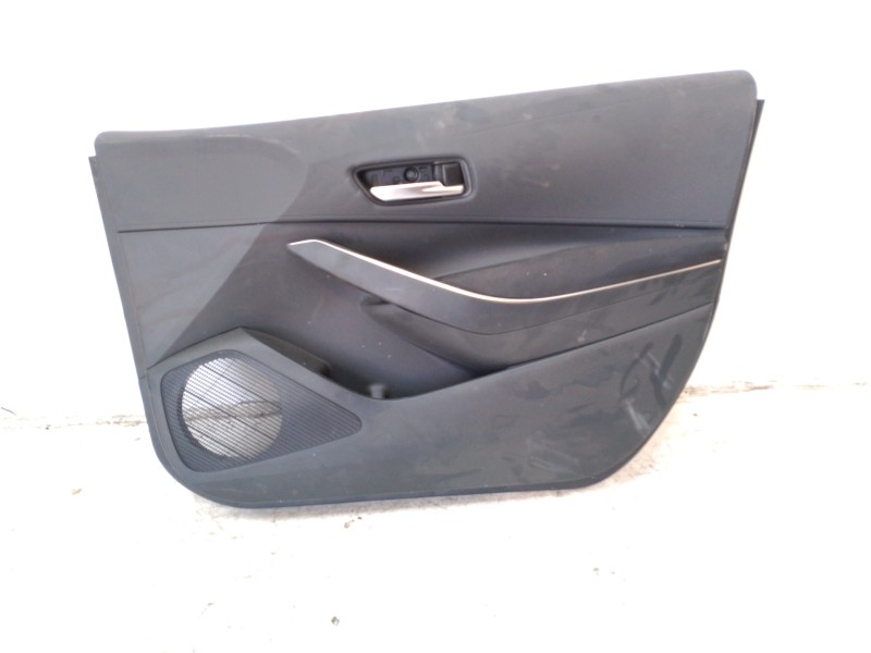 Recambio de guarnecido puerta delantera derecha para toyota corolla (e21) referencia OEM IAM 6761002X00C7  