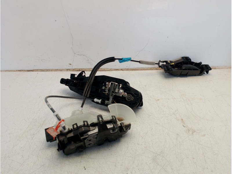 Recambio de cerradura puerta delantera izquierda para toyota proace verso referencia OEM IAM SU001A9682  
