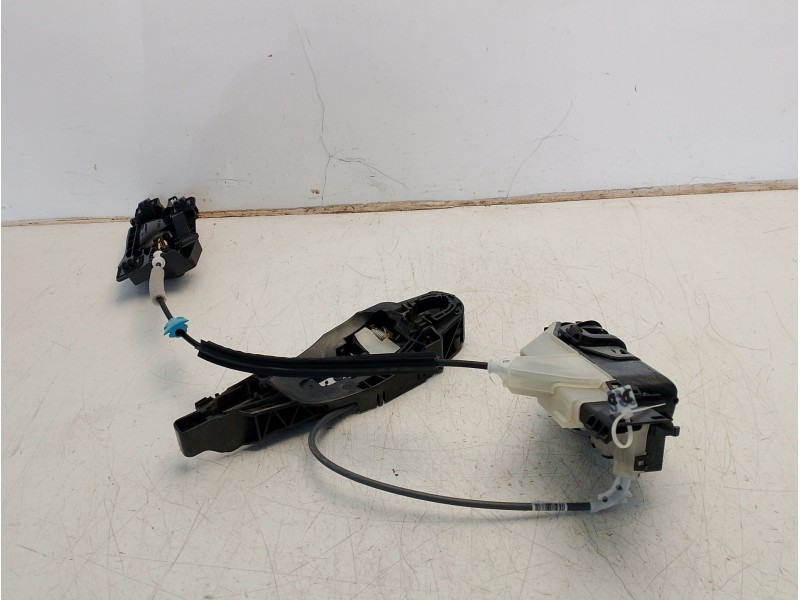 Recambio de cerradura puerta delantera derecha para toyota proace verso referencia OEM IAM SU001A9681  