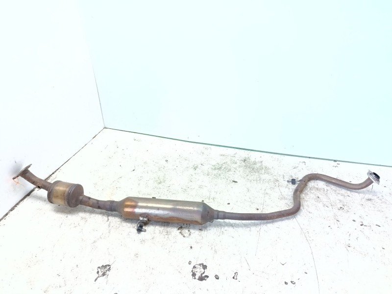 Recambio de tubo escape central para toyota yaris referencia OEM IAM 17410K0100  