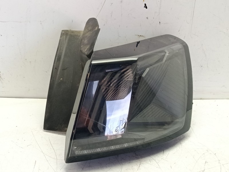 Recambio de piloto trasero derecho para peugeot 3008 referencia OEM IAM 9836231180  