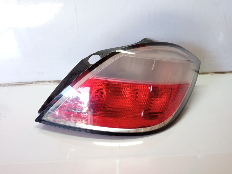 Recambio de piloto trasero derecho para opel astra h ber. 1.7 16v cdti referencia OEM IAM 24451837  