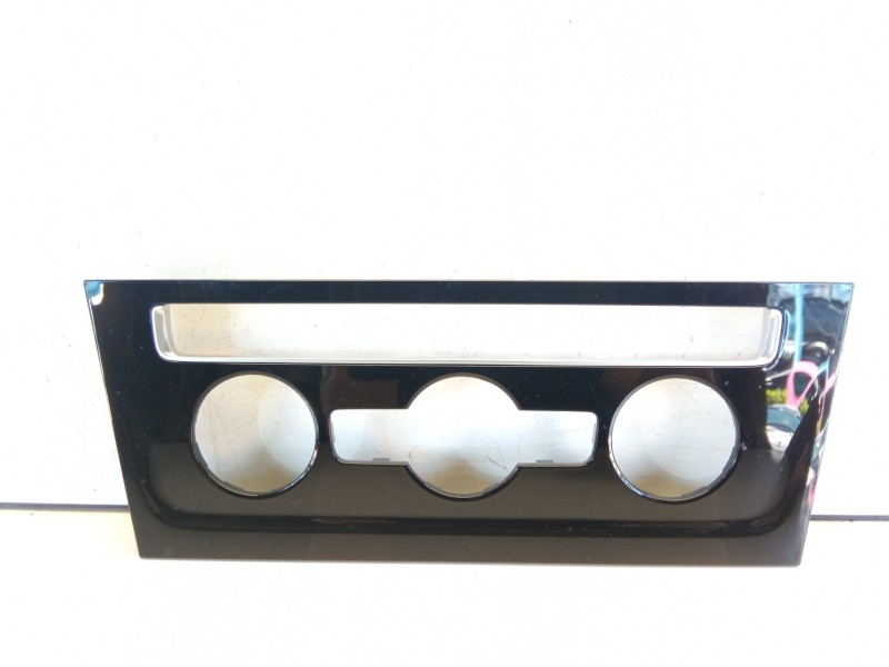 Recambio de moldura para volkswagen golf vii lim. gte referencia OEM IAM 5G1863042  