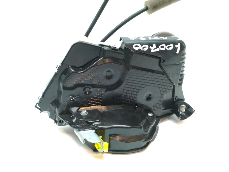 Recambio de cerradura puerta delantera izquierda para toyota yaris hybrid active referencia OEM IAM 69040K0040  