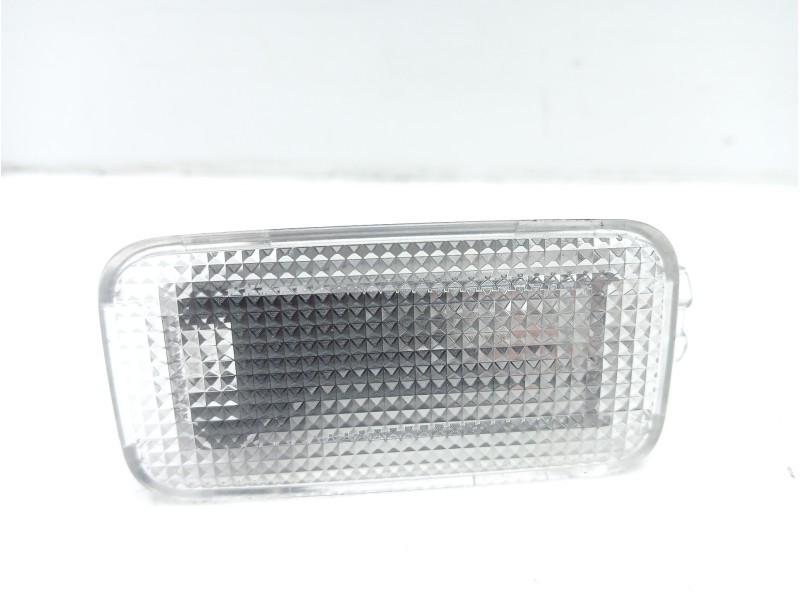 Recambio de luz interior para opel corsa b 1.2 referencia OEM IAM 17470221  