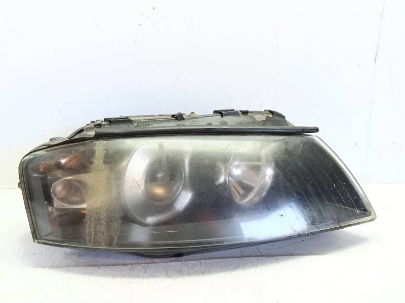 Recambio de faro derecho para audi a3 (8p) 3.2 ambition quattro referencia OEM IAM 8P0941004D  