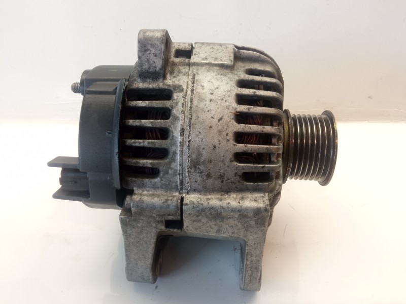 Recambio de alternador para renault scenic ii 2.0 referencia OEM IAM 8200290215 8200290215 2542818C