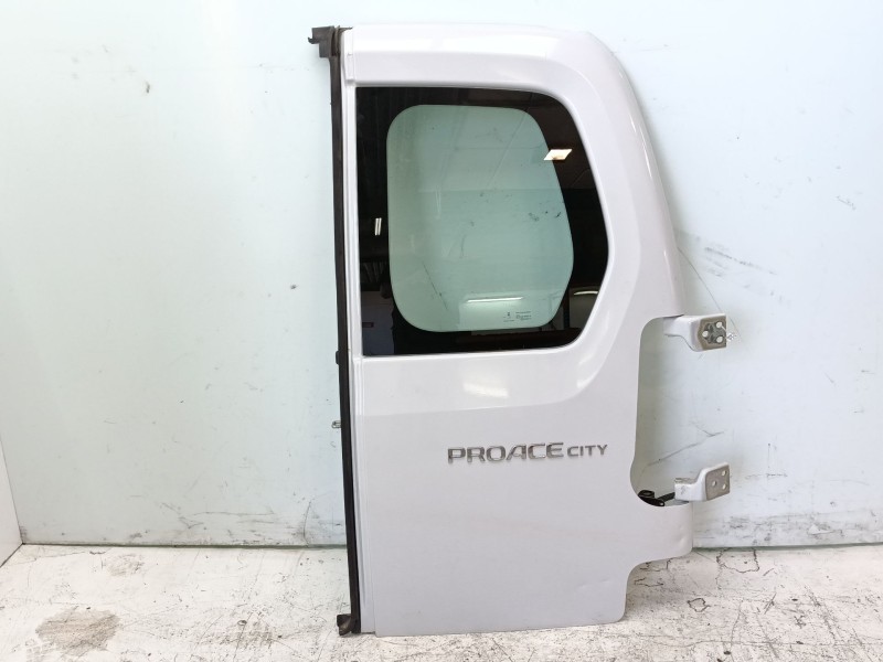 Recambio de porton trasero derecho para toyota proace verso referencia OEM IAM SU001B0471  
