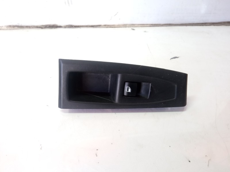 Recambio de mando elevalunas delantero derecho para bmw serie 2 gran tourer (f46) referencia OEM IAM 61319208107  