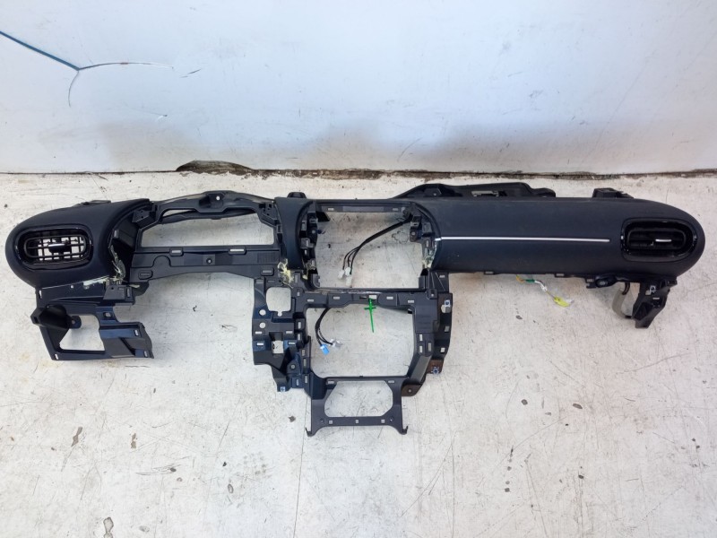 Recambio de salpicadero para toyota yaris (_p21_, _pa1_, _ph1_) 1.5 hybrid (mxph10) referencia OEM IAM 553020D380C0  