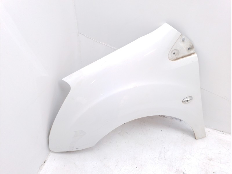 Recambio de aleta delantera izquierda para peugeot partner kombi confort referencia OEM IAM 7840W2  